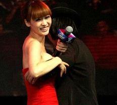 袭胸女明星,袭胸事件引发女明星形象危机